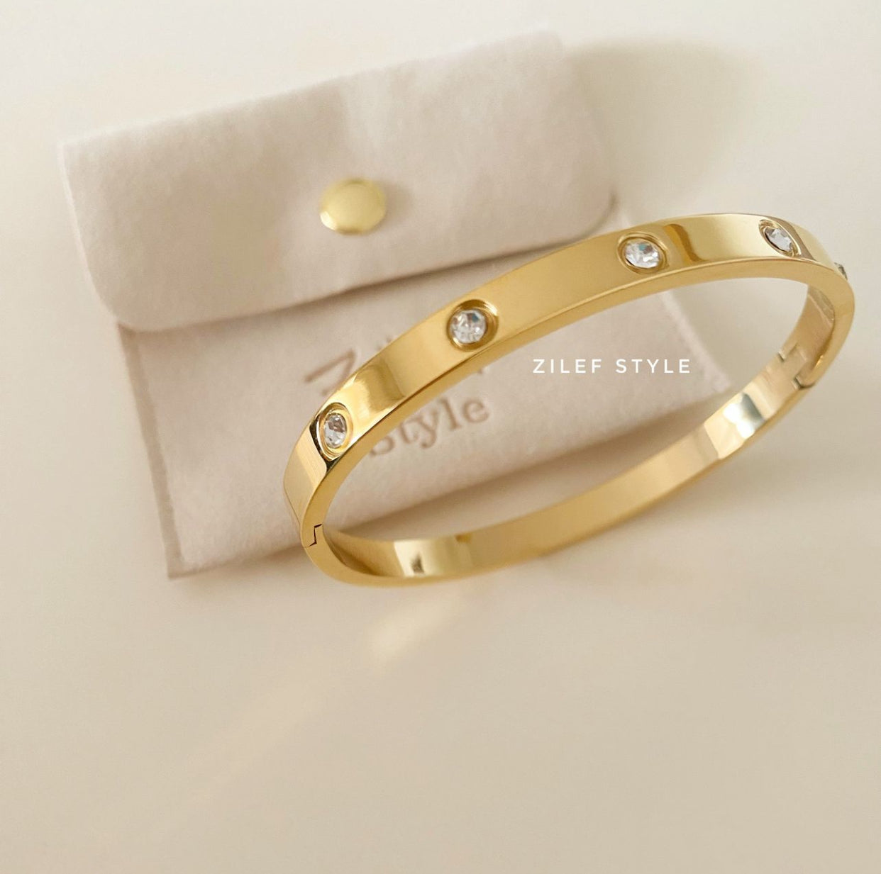 Pulsera tipo bangle